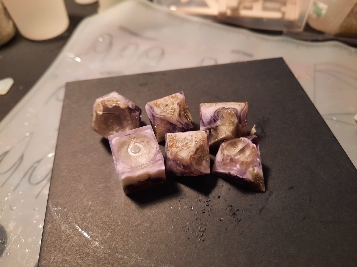 Deadderson's tweet photo. First actual attempt at geode style dice, thank goodness this is experimental lmao. @smartcookie727 @OdmWrites @WMadien #handmadedice #dnd https://t.co/jLb2lVP2G0