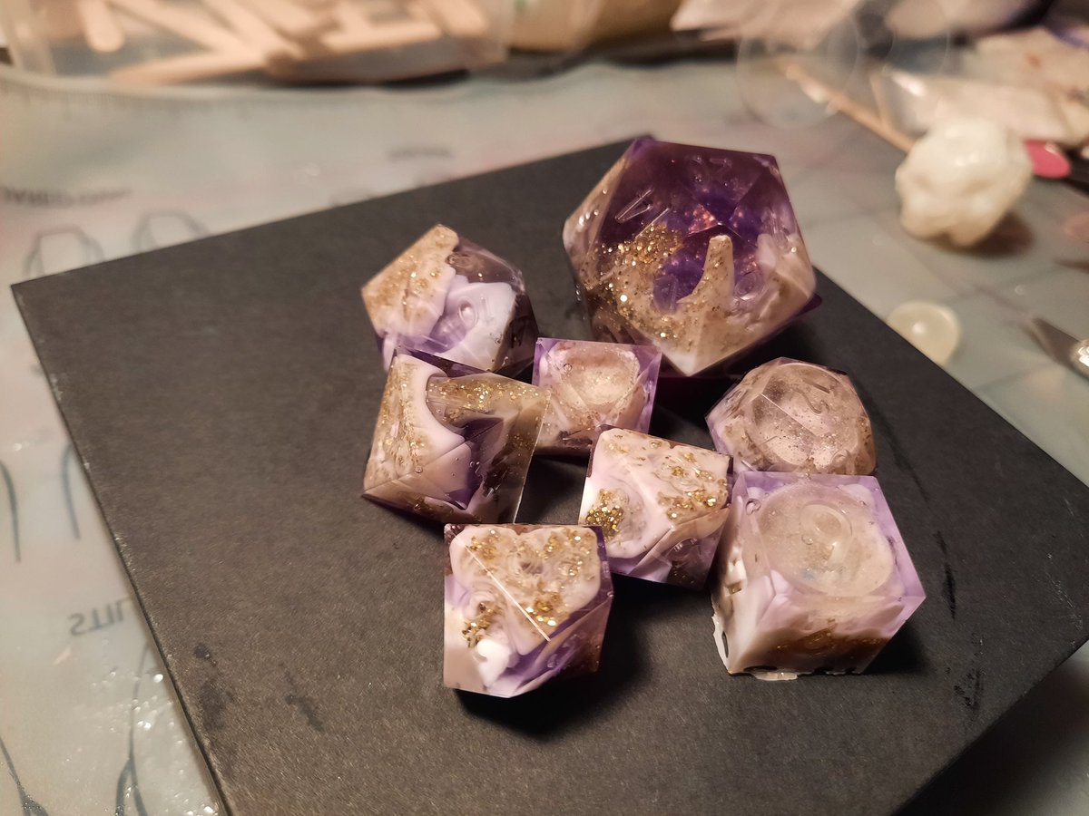 Deadderson's tweet photo. First actual attempt at geode style dice, thank goodness this is experimental lmao. @smartcookie727 @OdmWrites @WMadien #handmadedice #dnd https://t.co/jLb2lVP2G0