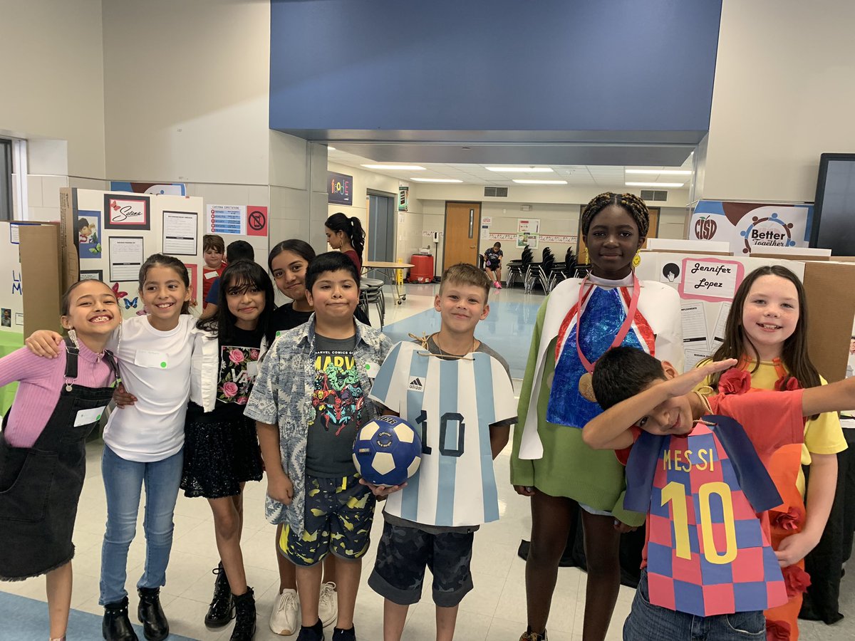 Emily Rudd tweet media