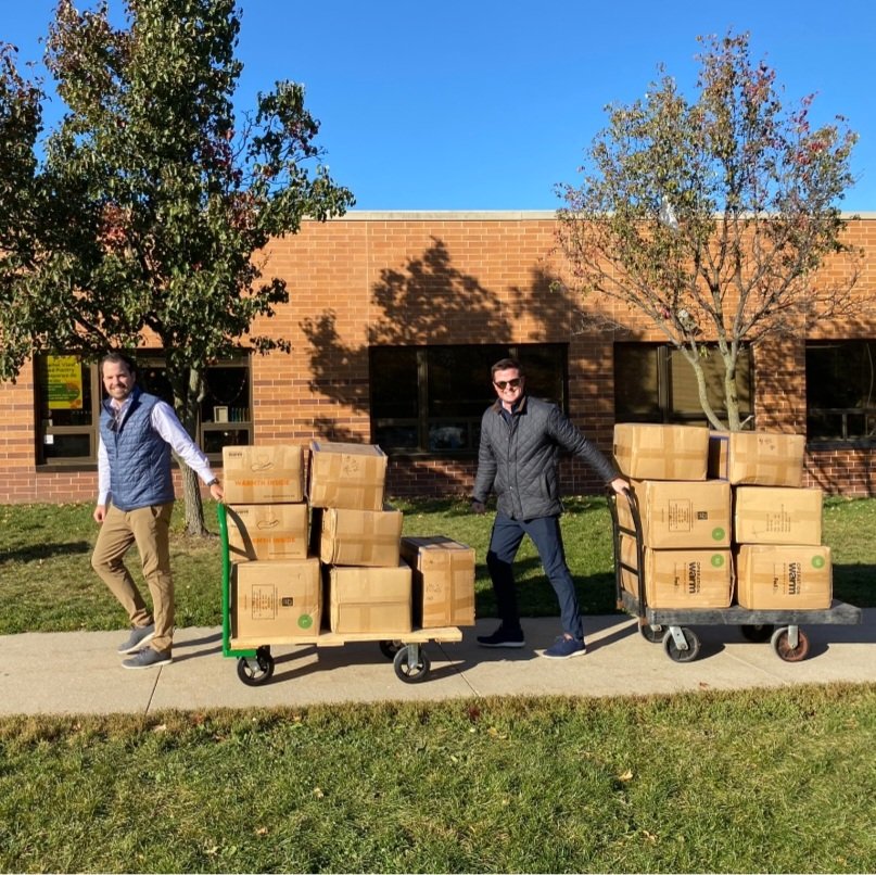 DMAMRotary's tweet photo. Your #DMAMRotary Club just donated 300 winter coats & other clothes items to help students at #CapitolView Elementary School in #DSMUSA 🇺🇸 stay warm now that leaves are falling & temps are getting cooler🌡 #ServiceAboveSelf #TheFunClub #CatchDesMoines https://t.co/LSfxXZMnwN