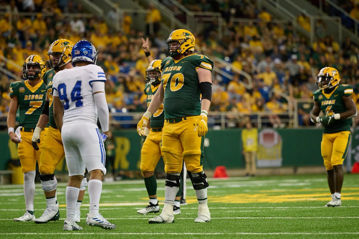 LT Cody Mauch 
6’6 / 303 

One of my favorite small school prospects. Caught my attention when NDST faced Montana who featured a beloved ‘22 draft prospect in LB Troy Andersen. Mauch ate that game. Athlete playing on the line. 

 #P6SProspectWatch <a href="/Pick6Sports1/">Pick 6 Sports</a>