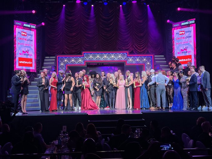 Congratulations to all Venus award winners 2022 like @vikamodels @PaulitaPappel @beateuhse_de @Sabien_DeMonia<a href="/tag/thewedding"class="tags"><span>#thewedding</span></a>