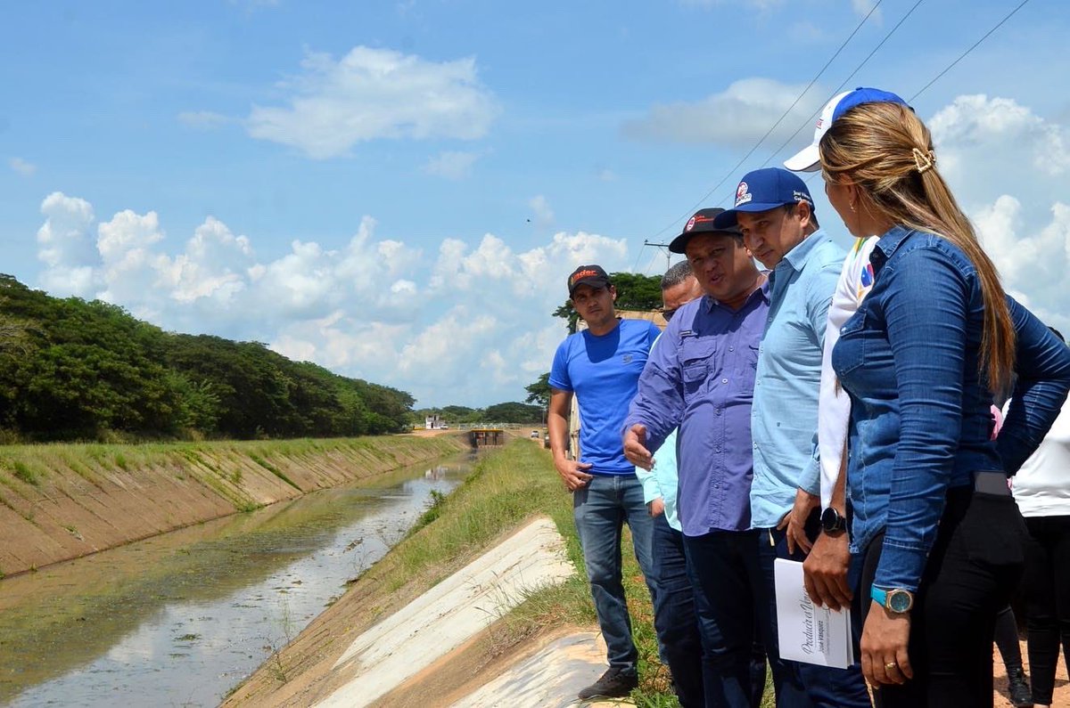 josemvasquez's tweet photo. ¡Los trabajos de mantenimiento del Sistema de Riego Río Guárico van muy bien! 

Este sistema tiene un alcance de más de 30 mil hectáreas para producir en tiempos de verano. ¡Seguimos fortaleciendo la producción en nuestro estado Guárico! 💯

#20Oct https://t.co/ODSaAPiapU