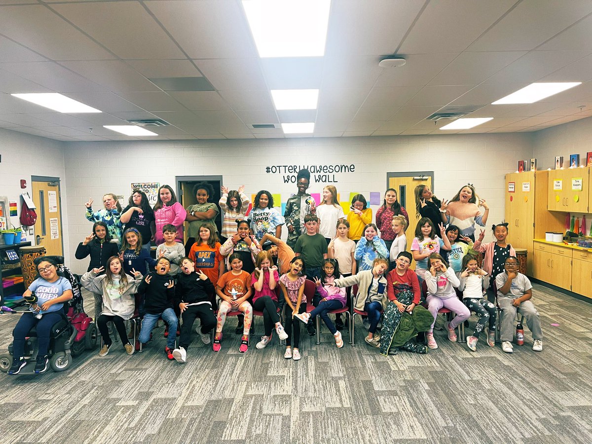 The_Mrs_Womack's tweet photo. Y’all better GET READY to hear these Pitch Pups sing their little hearts out on Veterans Day! They sound beautiful! https://t.co/jdBn1hu8zj