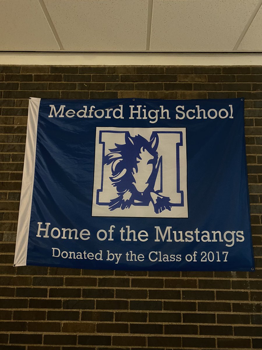 Thank You to Medford High Administrators for a great Grade 8 Open House Tonight! Principal Paul D’Alleva & AP Dave Blaich have put in a long day! #MSAAontheroad @MSAA_33 @YGB70 @sbryantMIAA @MedfordMass @SDubzinski @peterjcushing  #Mustangs @Bquinny125 @MIAA033 @jillflanders