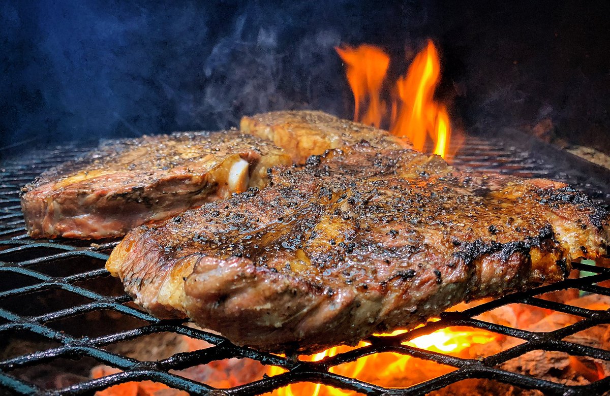 realCAMERALERO's tweet photo. #grillin #ribeye #foodporn #foodiepics #goodeats #heavenonapaperplate #photoglife🎥 #cameralero #paladin🏴☠️ #whatsnext🏴 #nostickmics #nomicflags https://t.co/yZSme3As8L