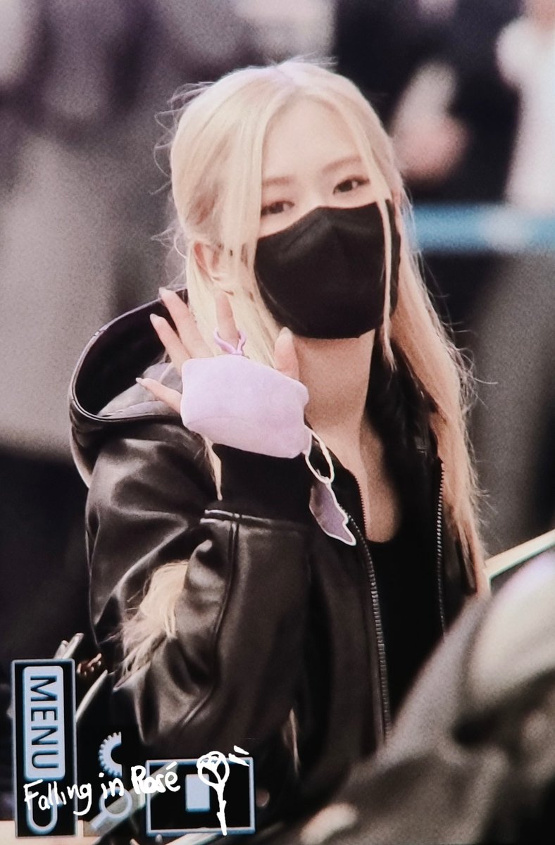 FALLING IN ROSÉ tweet media