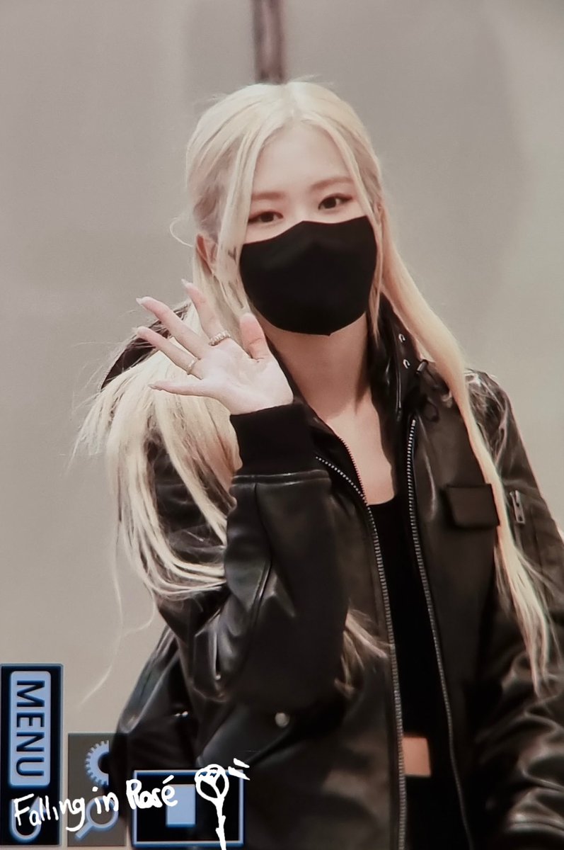 FALLING IN ROSÉ tweet media