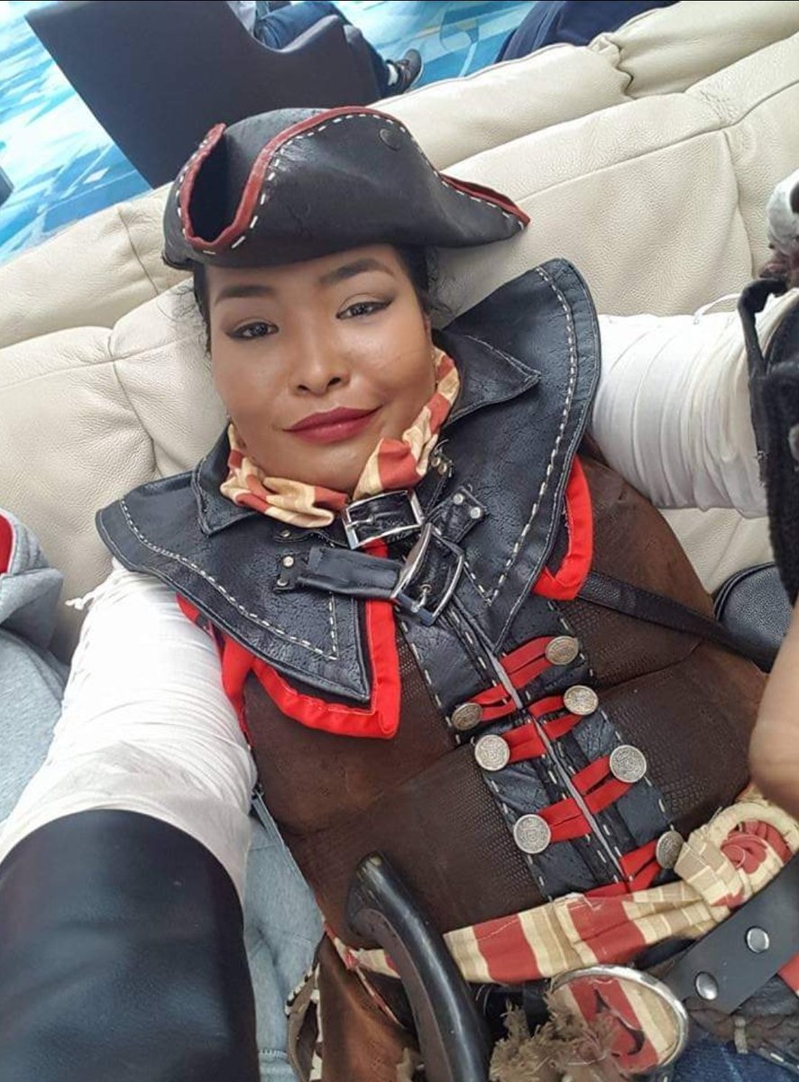 Reinapantera's tweet photo. Here Aveline de Grandpre after a long day at #comicconpr taking a rest from working for the #AssassinsCreed
#avelinedegrandpre #AssassinsCreed3 #assassinscreedcosplay #ubisoft https://t.co/9s0Zem1kKG