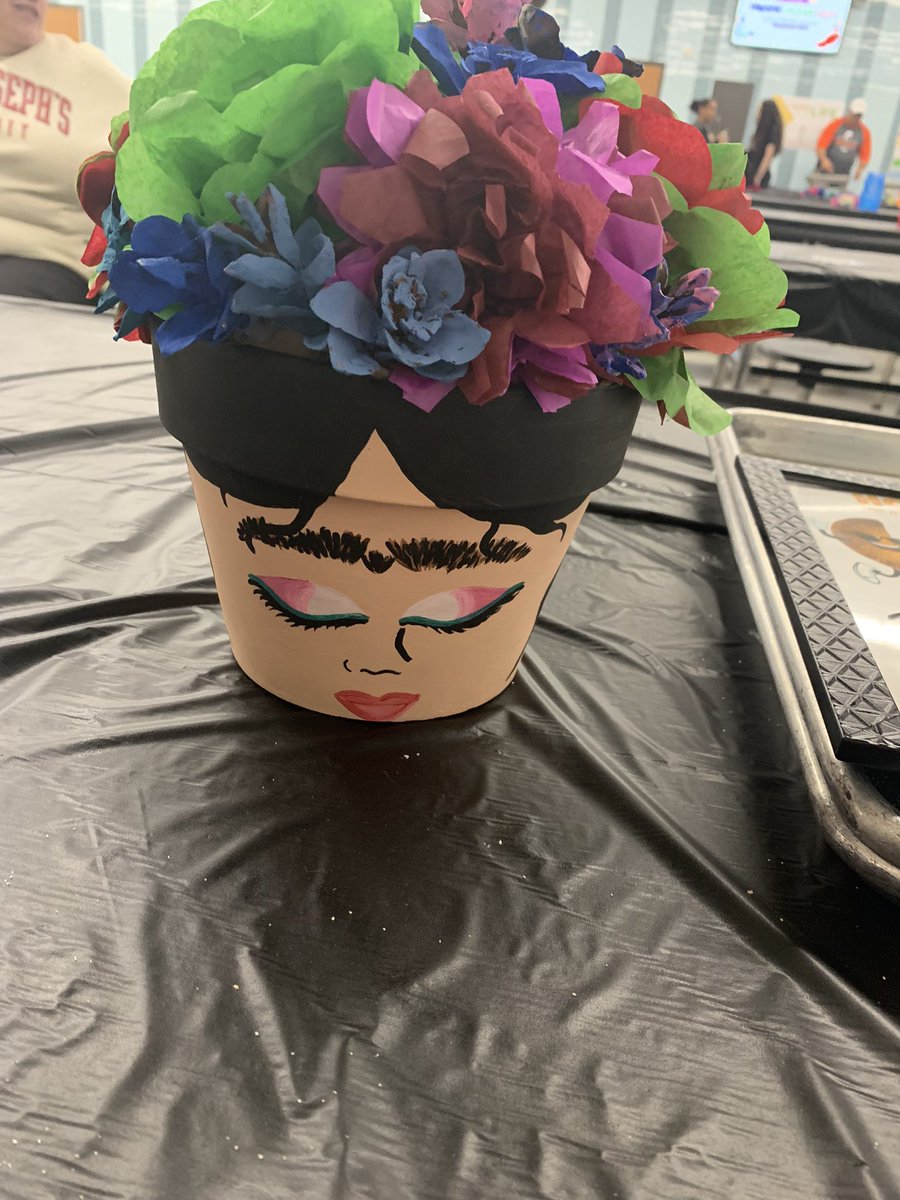 Hispanic Heritage Night was amazing! Thank you Dr. Ferrara for the pine cones donation! Our students had such a fun time painting pine cones and making paper flowers for Frida Kahlo’s hair! @GricePrincipal_ @sue_ferrara @WeAreHTSD @GriceMS_MrsE @mrs_mnaro @MrsGuntherClass