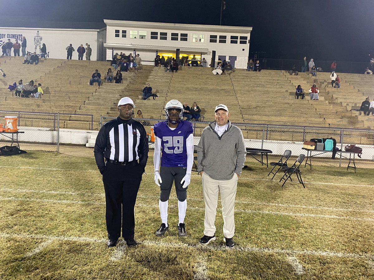 Bibb County wins the toss and will receive to start the game. Here we go a little Thursday night football! @Tide1009 @TCLThread