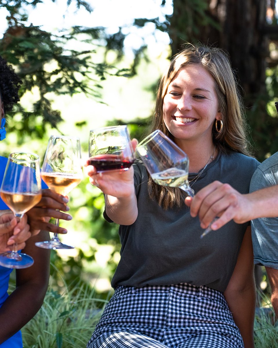MurphyGoodeWine's tweet photo. Red, white, and rosé.  That's the #goodelife. https://t.co/P3iXiT8Z4H