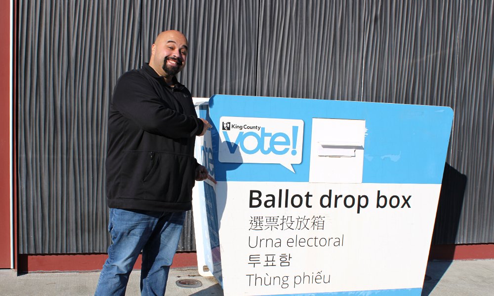 HighlineSchools's tweet photo. BALLOT DROP BOXES are now OPEN! @DirAaronGarcia invites all Highline voters to check your mailbox for your ballot &amp; voters' guide. Let's rock the voter turnout, Highline community! It's not too late to register to vote: https://t.co/qq8mr7DTRR
#highlinevotes https://t.co/yRaxXVdX5C