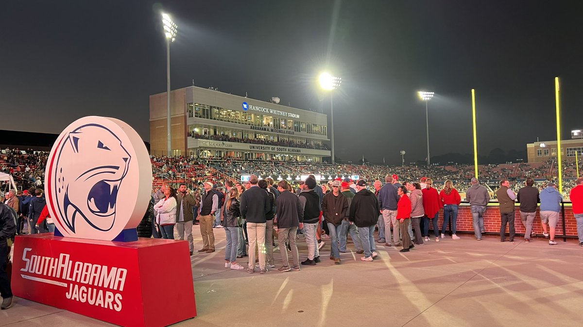 cfbcampustour's tweet photo. 🏟 Hancock Whitney Stadium Pix 🏟

📍Mobile, AL

🏠 @SouthAlabamaFB 

#LEO #Funbelt #BattleForTheBelt https://t.co/4QsznLPUtS
