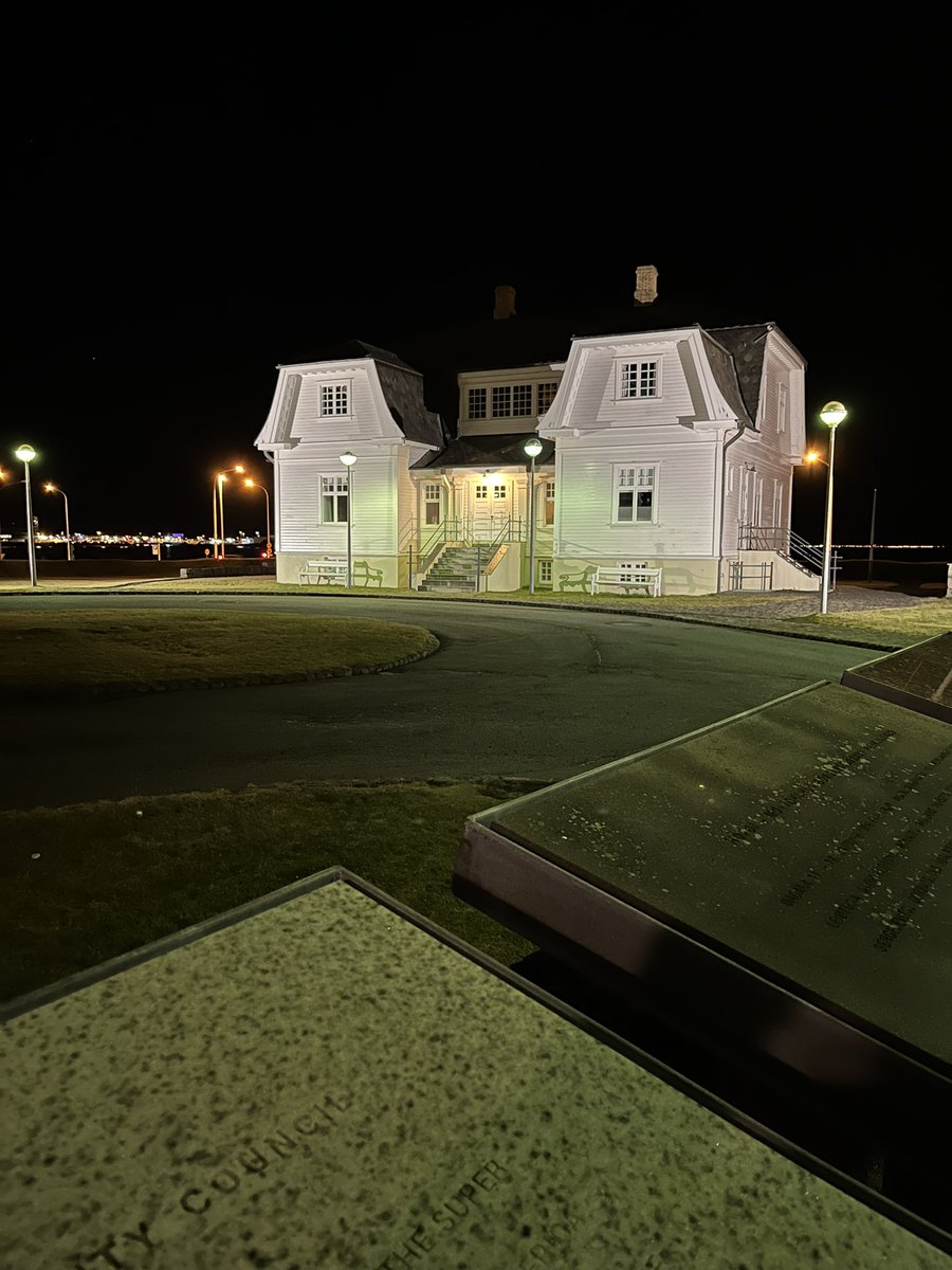 MissHBHistory's tweet photo. Also an additional day 4 highlight for me was seeing Hofdi House where the 1986 Reykjavík summit between Reagan and Gorbachev was, I was beaming with joy!! Straight into my PowerPoint… @Tranby_History @Tranby_SDH https://t.co/rue7gPx1Lj