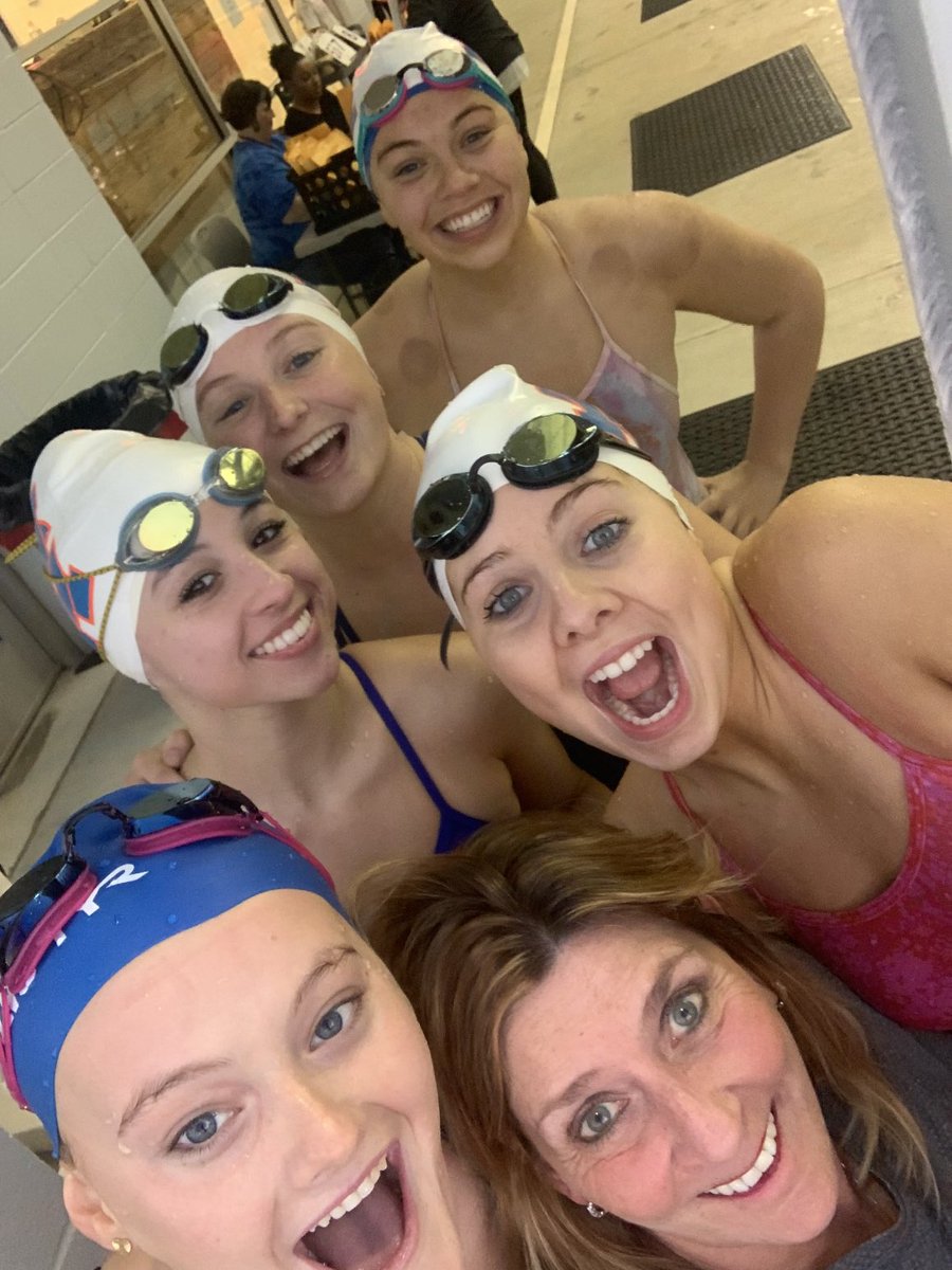 carmody_bridget's tweet photo. I just needed a minute πThey founded and surrounded me! β€οΈππ§‘ππ§‘ππ»ββοΈππ»ββοΈππ»ββοΈ#ShowTimeTomorrow https://t.co/4wQMsBbnZP