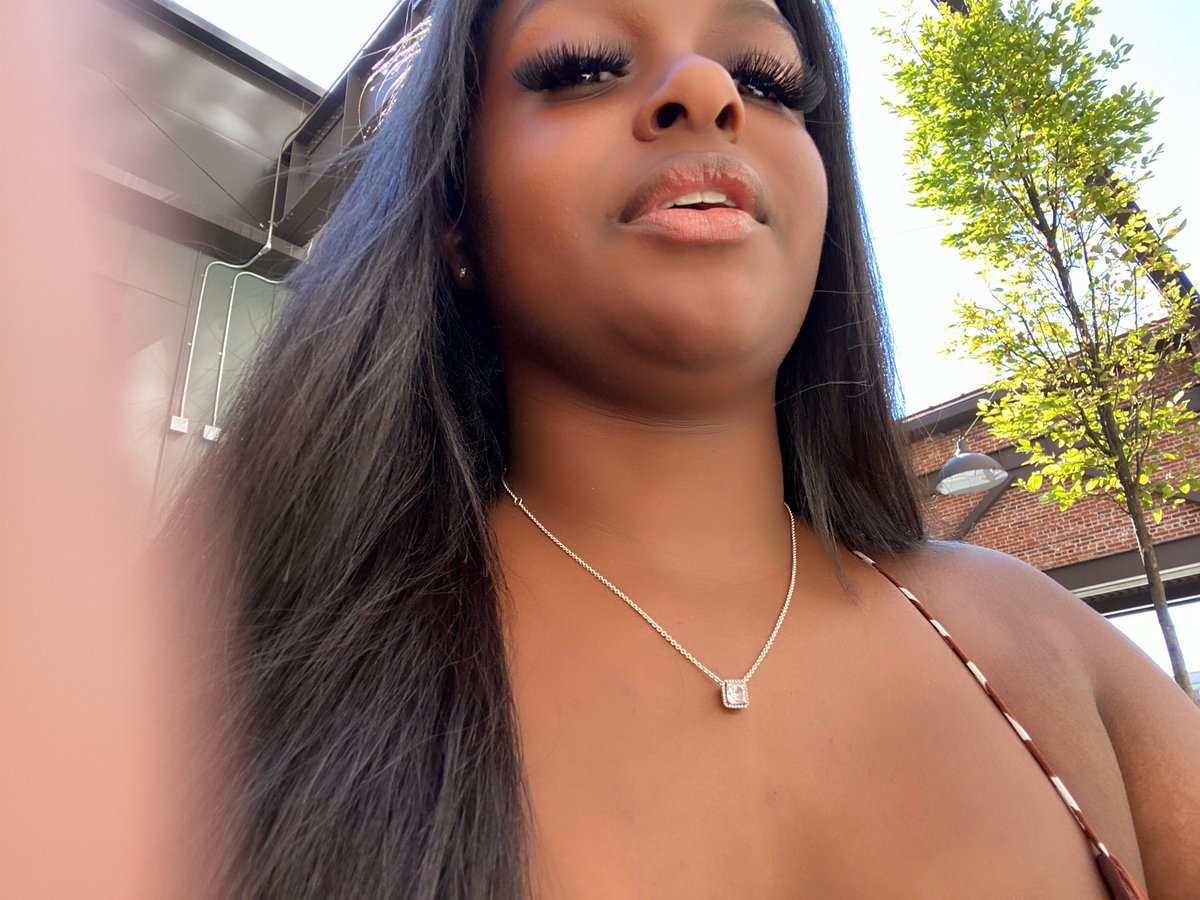 im_ayanna's tweet photo. can we start doing dumps on twitter?? https://t.co/hMDAtFQiO3