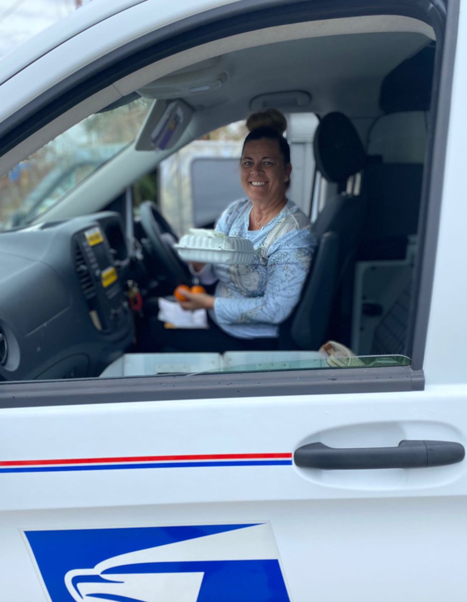 While delivering hot, nourishing meals in St James City on Pine Island, the WCK team met Angie, a USPS mail carrier. She let us know about some seniors on her regular route, so we went and checked on them bringing fresh meals, fruit, and water. #ChefsForFlorida