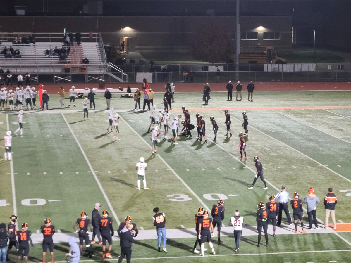1barbathletics's tweet photo. We're live with @dekalb_football! #onlyonebarb #fridaynightlights #dvcfootball https://t.co/7UJcrzJVI3