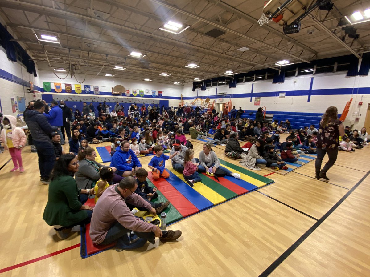 MrsCookWI's tweet photo. BINGO and Book Fair @ Wicoff! Thanks for an amazing night, Wicoff PTA @mwelborn12 https://t.co/TY2IOUplrx