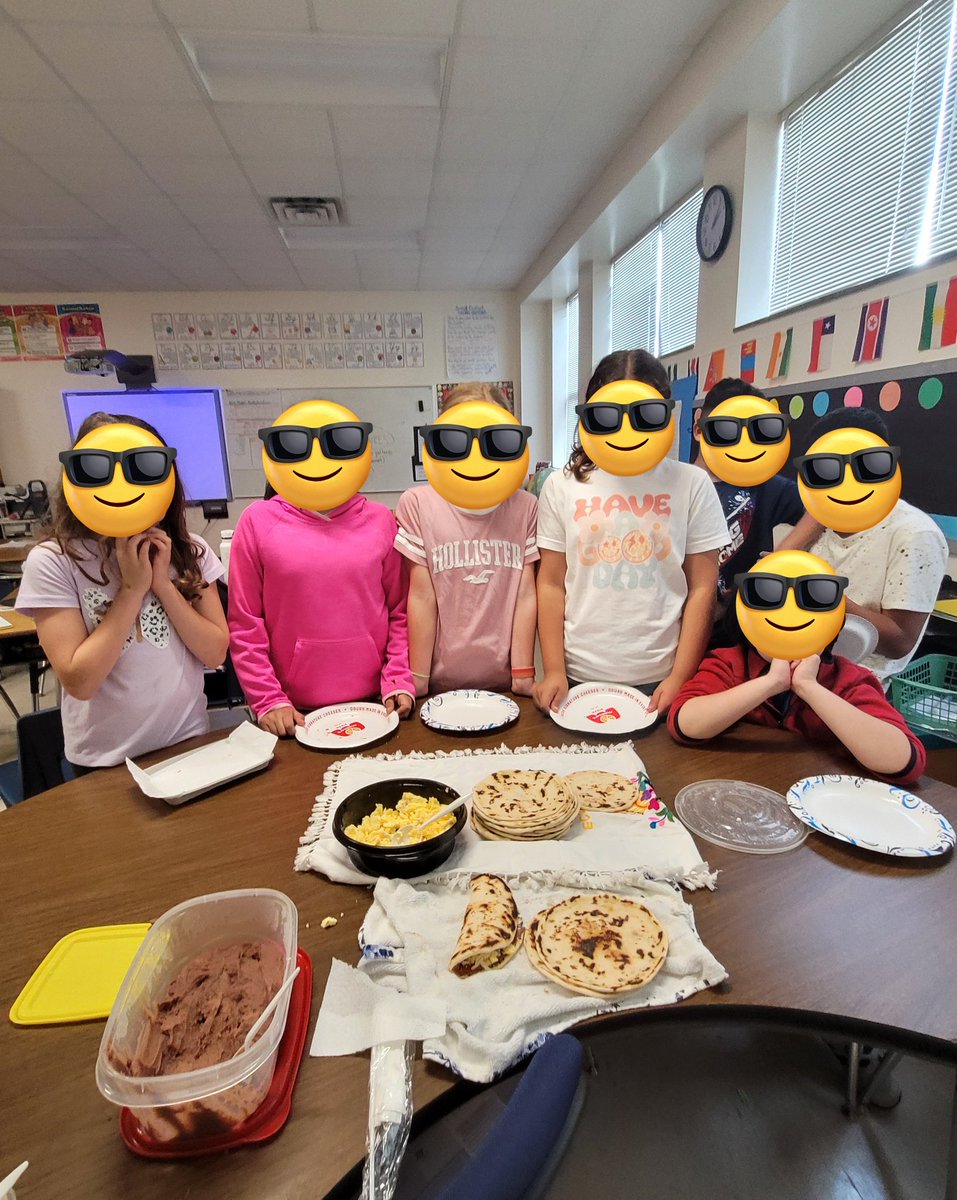Arlingmartinez2's tweet photo. The best way to end Hispanic Heritage month...having delicious Honduran Baleadas!! We also learned about different hispanic rythms with the help of our Music Teacher, the best part was when we danced Punta! @ParticipateLrng #unitingourworld https://t.co/8dA5tAsXCT
