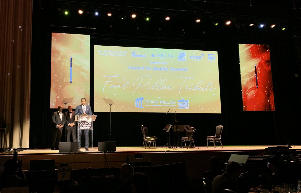QualityGrowth's tweet photo. The 33rd #FourPillar Tribute for Carol B. Tomé has begun. Welcoming her on behalf of the City of Atlanta is our 61st Mayor.
"Carol is the embodiment of servant leadership" -Mayor Andre Dickens @andreforatlanta @CityofAtlanta
#QualityGrowth https://t.co/4lIpoqEmpp