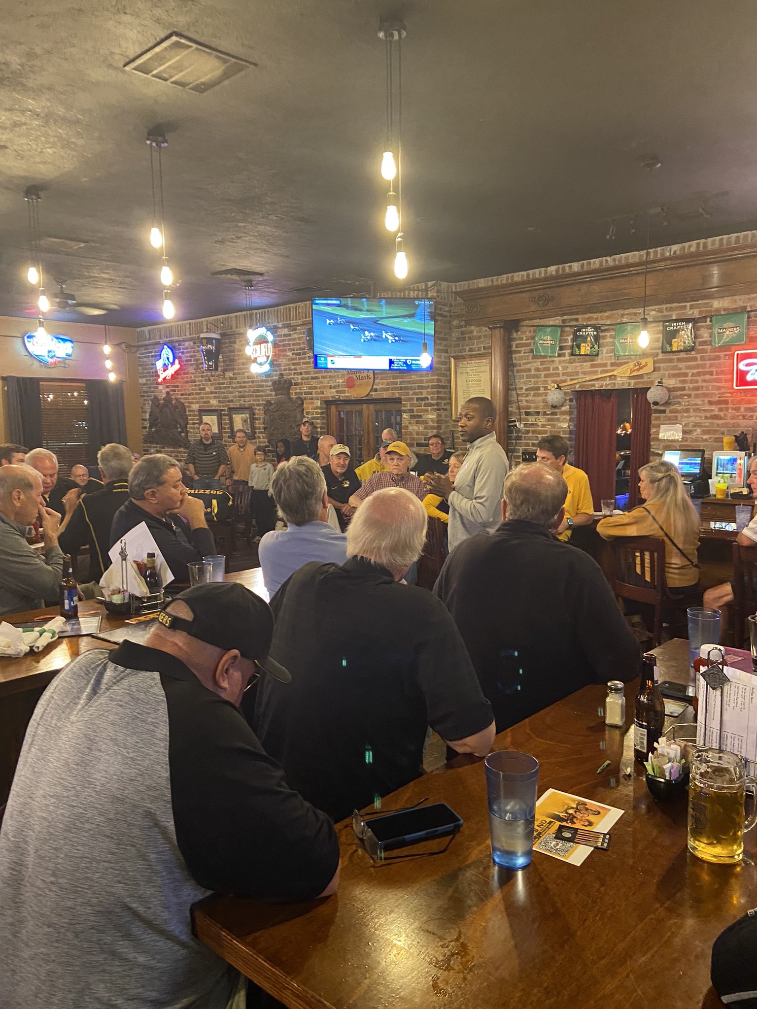 brad-loos-on-twitter-huge-turnout-for-coachdgates-at-the