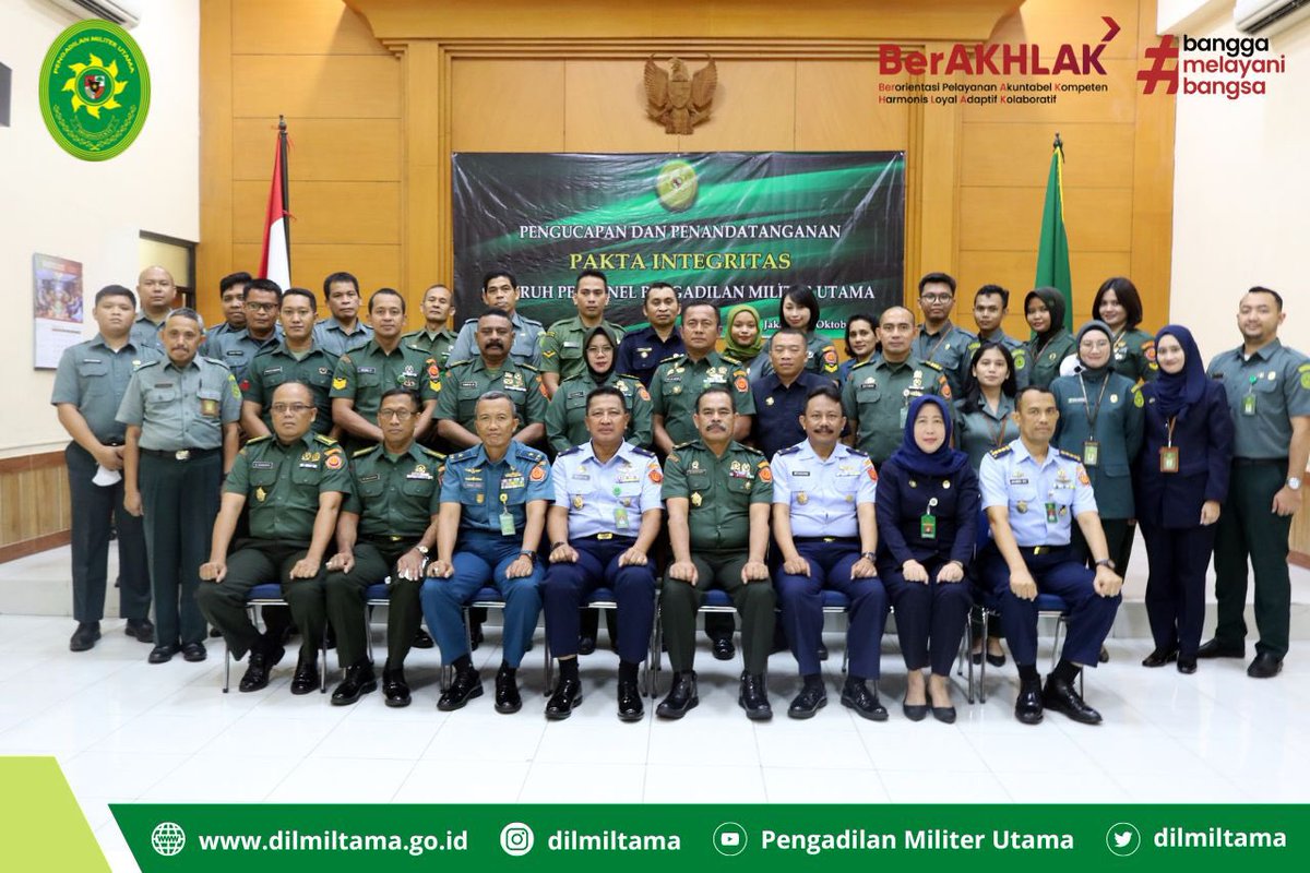 dilmiltama's tweet photo. Jakarta, 19 Oktober 2022
Bertempat di ruang sidang Pengadilan Militer Utama, telah dilaksanakan Pengucapan dan  Penandatanganan Pakta Integritas seluruh Personil Pengadilan Militer Utama yang dipimpin oleh Kadilmiltama Marsma TNI Haryo Kusworo,S.H.,M.Hum. https://t.co/uOzzw0ThXm