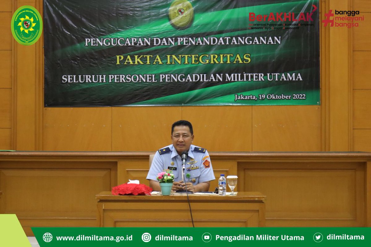 dilmiltama's tweet photo. Jakarta, 19 Oktober 2022
Bertempat di ruang sidang Pengadilan Militer Utama, telah dilaksanakan Pengucapan dan  Penandatanganan Pakta Integritas seluruh Personil Pengadilan Militer Utama yang dipimpin oleh Kadilmiltama Marsma TNI Haryo Kusworo,S.H.,M.Hum. https://t.co/uOzzw0ThXm