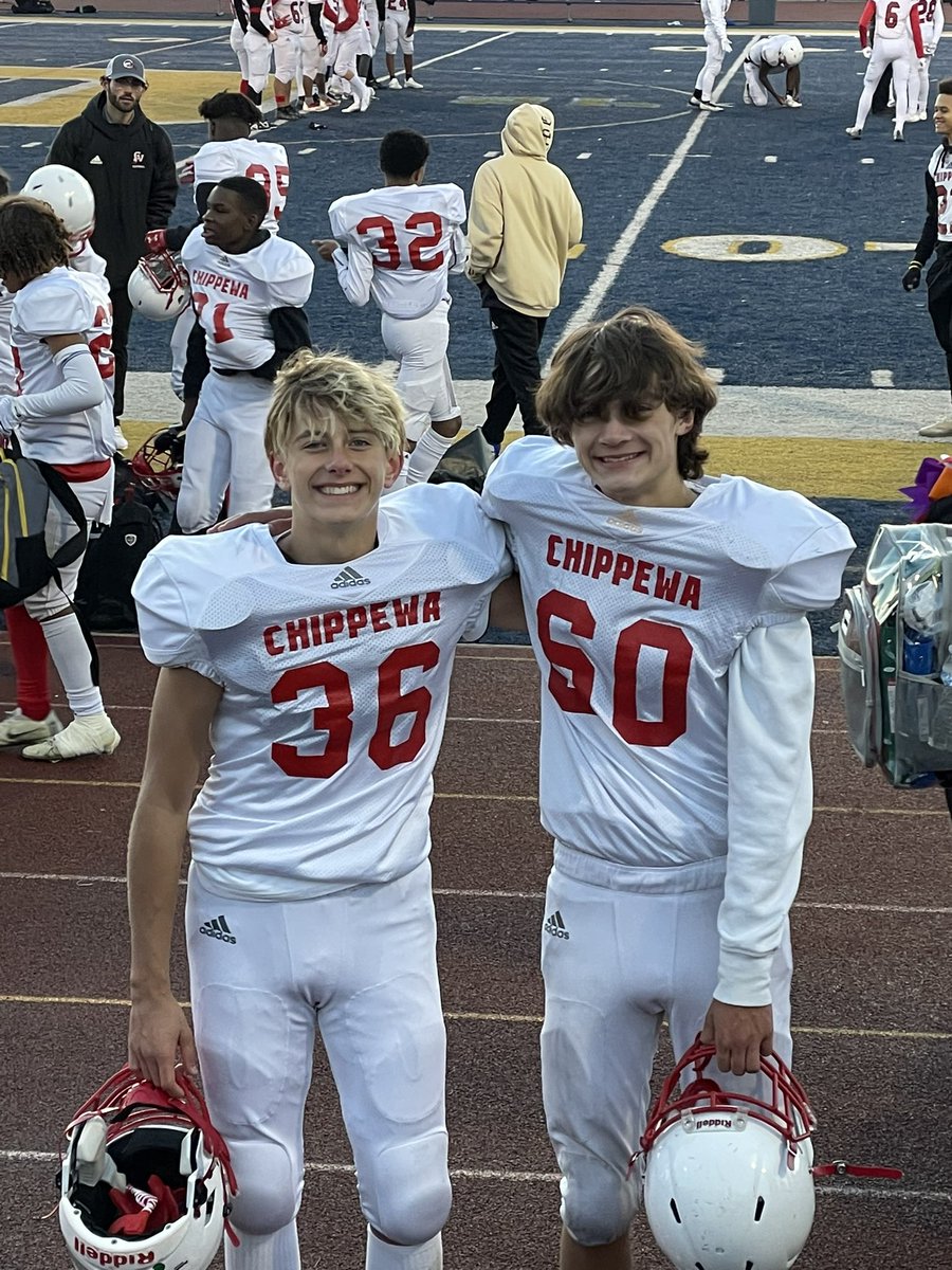skophotogirl's tweet image. Love that @CVBigReds brought these 2 back into each others lives after being separated for middle school.  #FreshmenSeason #classof2026 @ConnorTesch2026 and #LukeFoy