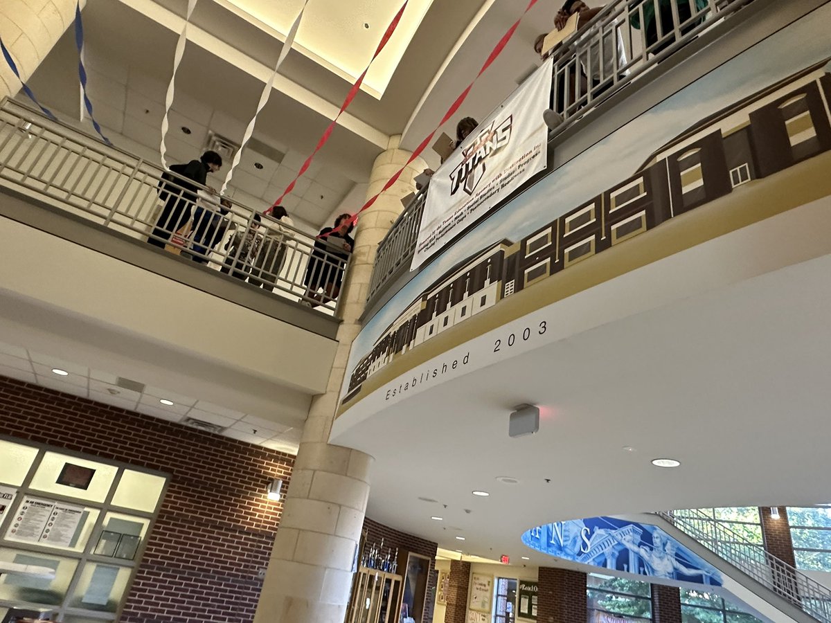 KiaraMHenderson's tweet image. I ❤️ when I’m walking the halls &amp;amp; see students learning in all spaces! Alg. 1 students investigating slopes in the rotunda w/ Ms. Del Pozzo. Art 2 students capturing shadows outside on a ☀️ day w/ Ms. Ham! 📈🎨#TitansLearn #TitanNation @Cen10titans