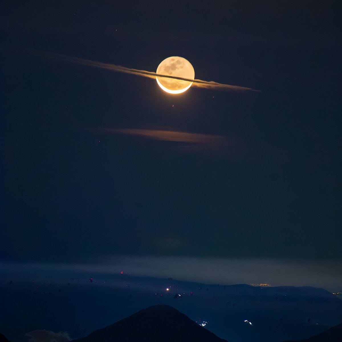 moonloverxjpg's tweet photo. la luna vestida de saturno https://t.co/qWZBL2tJ40