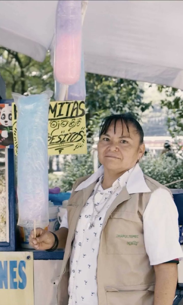 onewicho's tweet image. En spanish, por favor (2022) ¿En qué punto el turismo predomina más que el propio lenguaje natal de un lugar? Este corto retrata dos visiones del mundo, dos caras diferentes que habitan una misma moneda, moneda que además hace una metamorfosis a lo extranjero. #DocsMX #17DocsMX