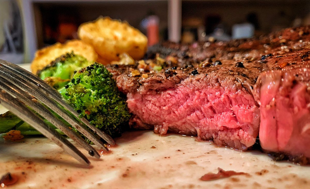 realCAMERALERO's tweet photo. #grillin #ribeye #foodporn #foodiepics #goodeats #heavenonapaperplate #photoglife🎥 #cameralero #paladin🏴☠️ #whatsnext🏴 #nostickmics #nomicflags https://t.co/llBPy3gUwR