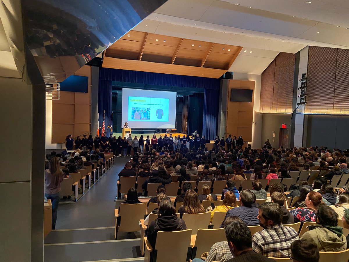 GaynorMcCownELS's tweet photo. It was standing room only at our High School Information Session this evening. Very excited that word has gotten out about our school 🥰 Shout out to all our volunteers 🤩 @CSD31SI @NYCOutwardBound @SuptCheng_CIOB https://t.co/Zsmom4bHHO