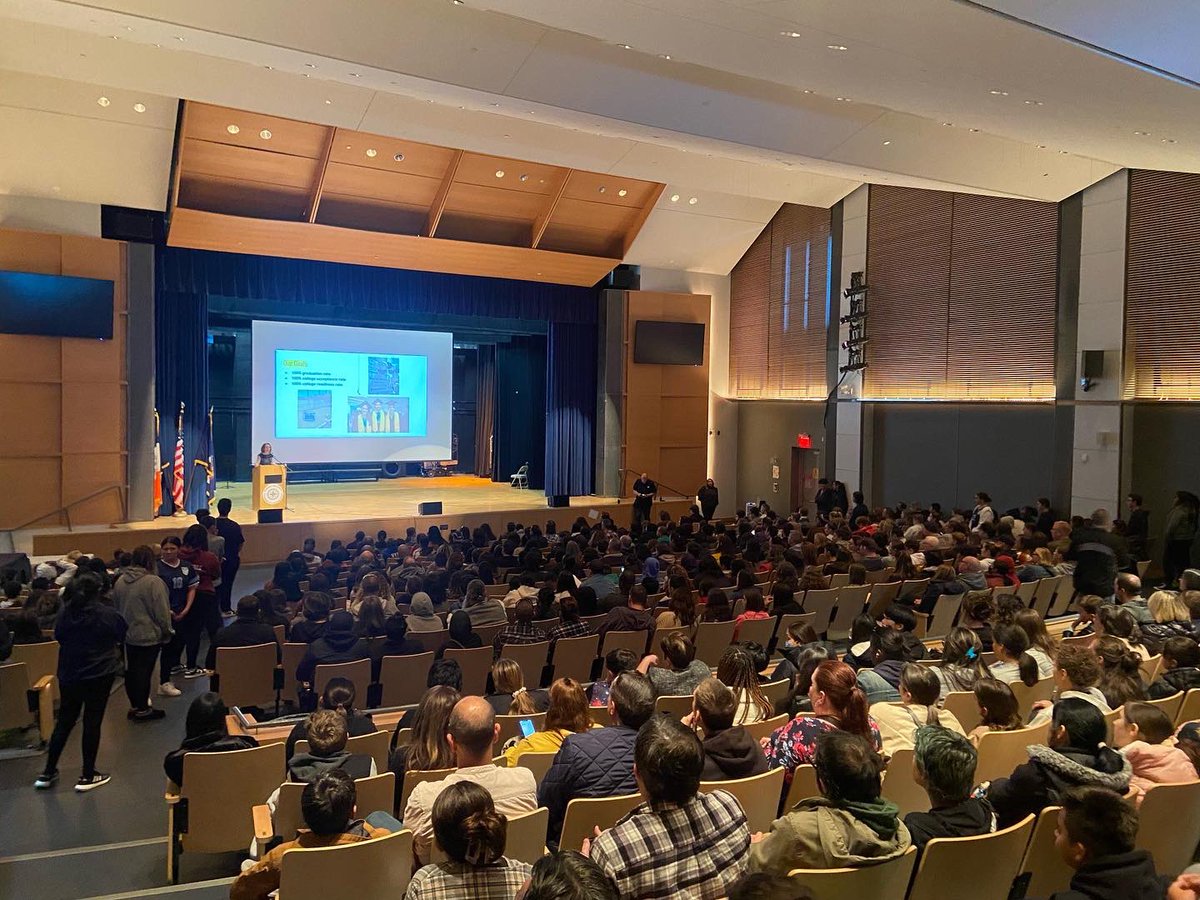 GaynorMcCownELS's tweet photo. It was standing room only at our High School Information Session this evening. Very excited that word has gotten out about our school 🥰 Shout out to all our volunteers 🤩 @CSD31SI @NYCOutwardBound @SuptCheng_CIOB https://t.co/Zsmom4bHHO