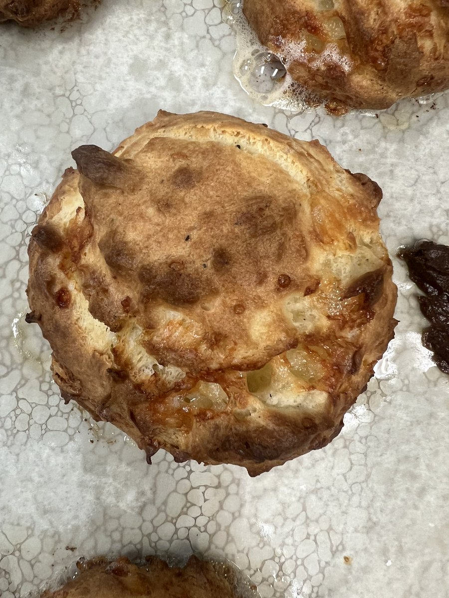 hchsfacs's tweet photo. #CulinaryArts students produced amazing #PateAChoux this week! #creampuff #eclair #gougere #teamwork #BakingandPastryArts https://t.co/Lgwua4LMWG
