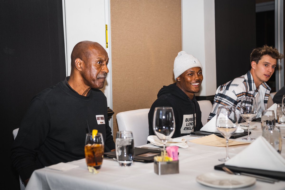 Commanders's tweet photo. The past and the present
Art Monk, Gary Clark and Ricky Sanders sat down with the receiver group https://t.co/xB8HelfdxM