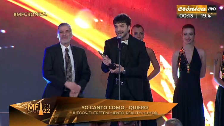 CronicaTV's tweet photo. #YoCantoComo | JUEGOS ENTRETENIMIENTO REALITY HUMOR
@CrisVanadia "Gracias a la gente que nos acompañó y a los talentos de toda la Argentina"
#MFCronica #MartinFierro #MartinFierroDeCable #Aptra #MartinFierroEnCronica #MFCronica #Cronica #Martincho #MFCronicaHD https://t.co/EERSz88KQG