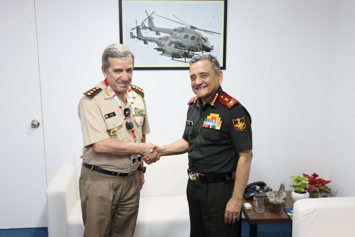 SpokespersonMoD's tweet image. #CDS General Anil Chauhan met Lt Gen Juan Martin Paleo, Chief of Joint Staff of the #Argentine Armed Forces &amp;amp; discussed avenues for promoting defence industrial collaboration &amp;amp; defence cooperation including training #DefExpo2022 #PathToPride @Indembarg