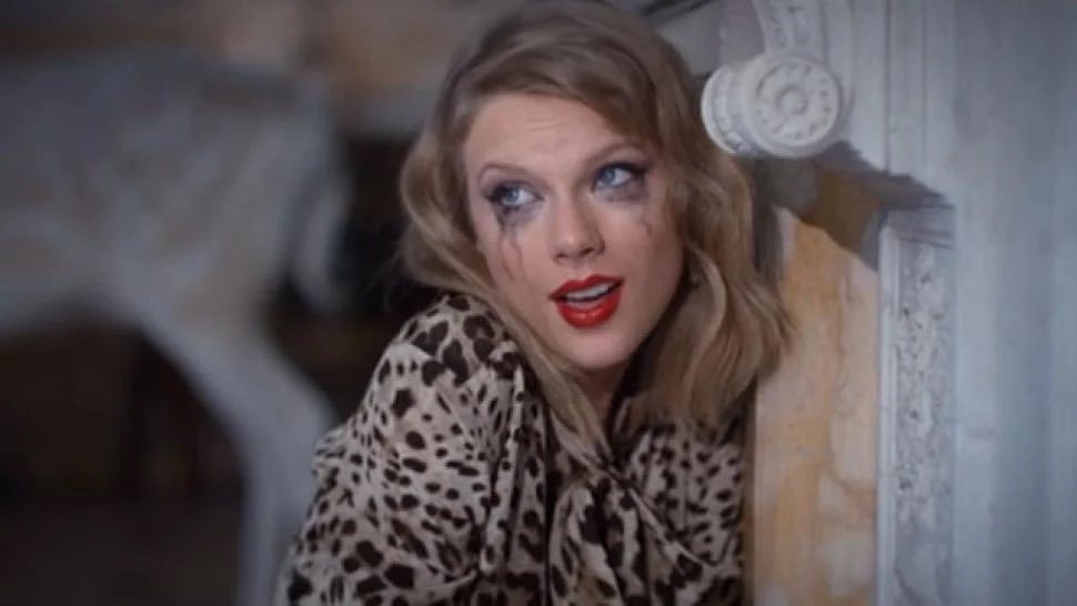 JstDuckinAround's tweet photo. POV: Me at Midnight #Swiftie https://t.co/uaLbvkfaoa