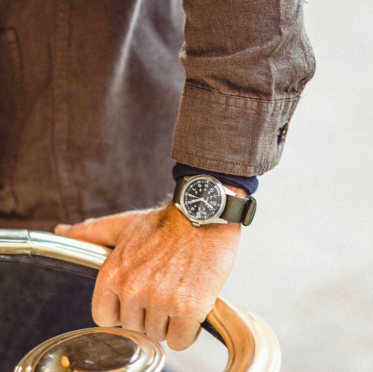benrus_official's tweet photo. Reintroducing the Series #3061, a throwback to the civilian version of the classic field watch. Shop yours at @windupwatchfair NYC this weekend. #TimeStartsNow #benrus #yourBENRUS #benruswatch #benrus3061 #wornandwound #windupwatchshop #experienceenthusiasm #womw #wotd #watchfam https://t.co/OuubiQPKbw