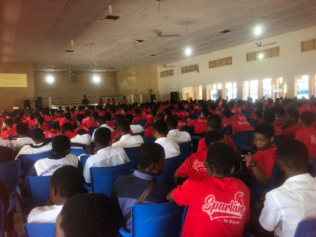 AmbitiousGhana's tweet photo. Our volunteers were out again yesterday on our latest outreach, where we distributed bins to schools  in the La area, and educated them on sustainable waste management!

♻️ https://t.co/vBdc0k3u9Z