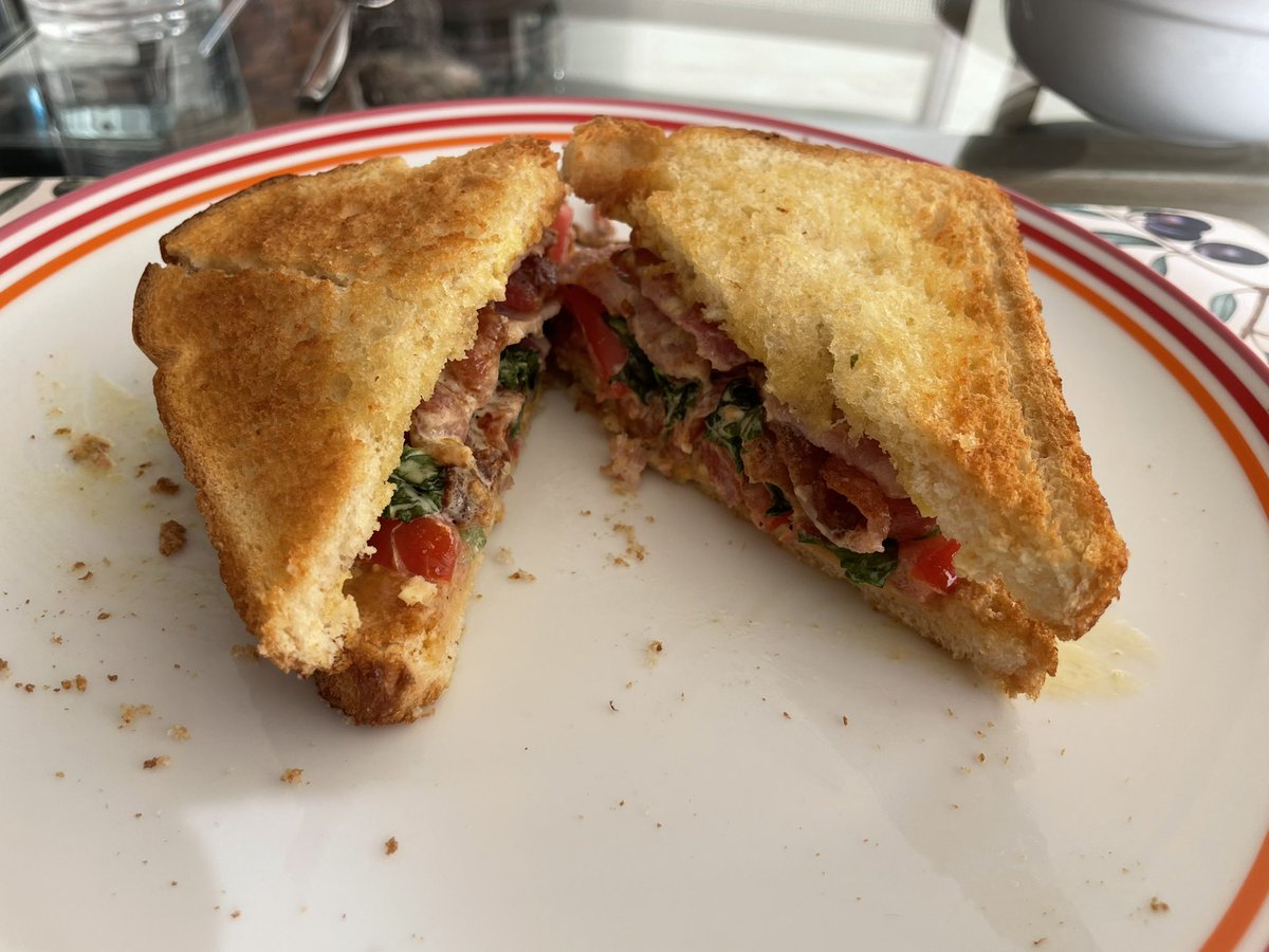 BLT. Nailed it! Muy rico aunque me gustaría más el grilled cheese con bacon y kimchi. Has probado esa receta? #recetascomidista <a href="/ElComidista/">El Comidista</a>