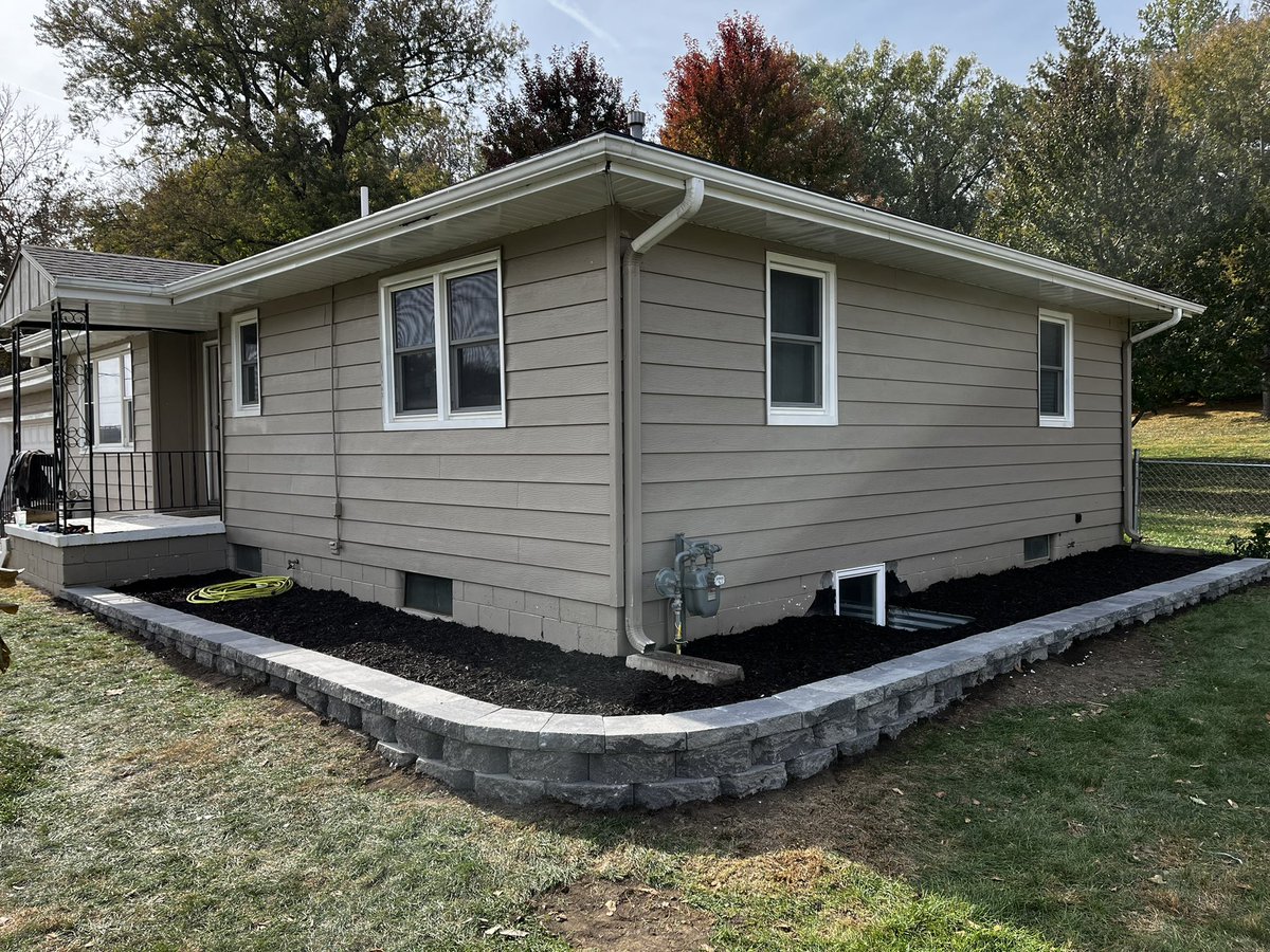 AandALandscape's tweet photo. Another quick landscaping job today for some curb appeal! Before &amp; After https://t.co/xnbHXZdO8T