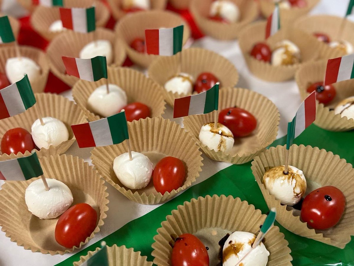 Italian Culture Night was a beautiful celebration lead by Ms. DiSalvo and Ms. Nicoletti. Food, Family and Fun… Italian Style with pasta, crafts and bocce ball #2getherisbetter #2riseis2liftothers <a href="/CSD31SI/">CSD31StatenIsland</a> <a href="/DrMarionWilson/">Dr. Marion Wilson</a> <a href="/CChavezD31/">Christine Chavez</a>
