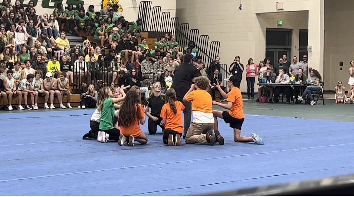 My first Growl <a href="/delandbulldogs/">DeLand High Bulldogs</a>!!! #VCS <a href="/SgaDeland/">DeLand High SGA</a> What an amazing group of rising stars!!!