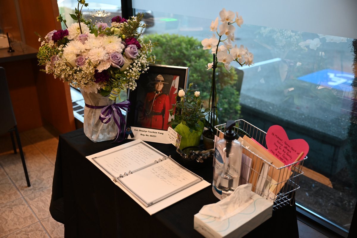 BurnabyRCMP's tweet photo. Honouring a hero: Burnaby RCMP thanks the public for patience during processions for Cst. Shaelyn Yang. 

News Release: https://t.co/icbYabkOyq https://t.co/datbEZpudb