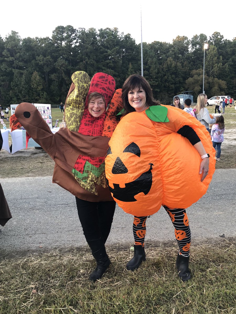 vandygriffs331's tweet photo. SES Admin team is ready for PTA Fall Fest.  Thank you PTA for a fun filled event with so many options for everyone who attended.  SES PTA is AWESOME! https://t.co/g7ntQCfUw4
