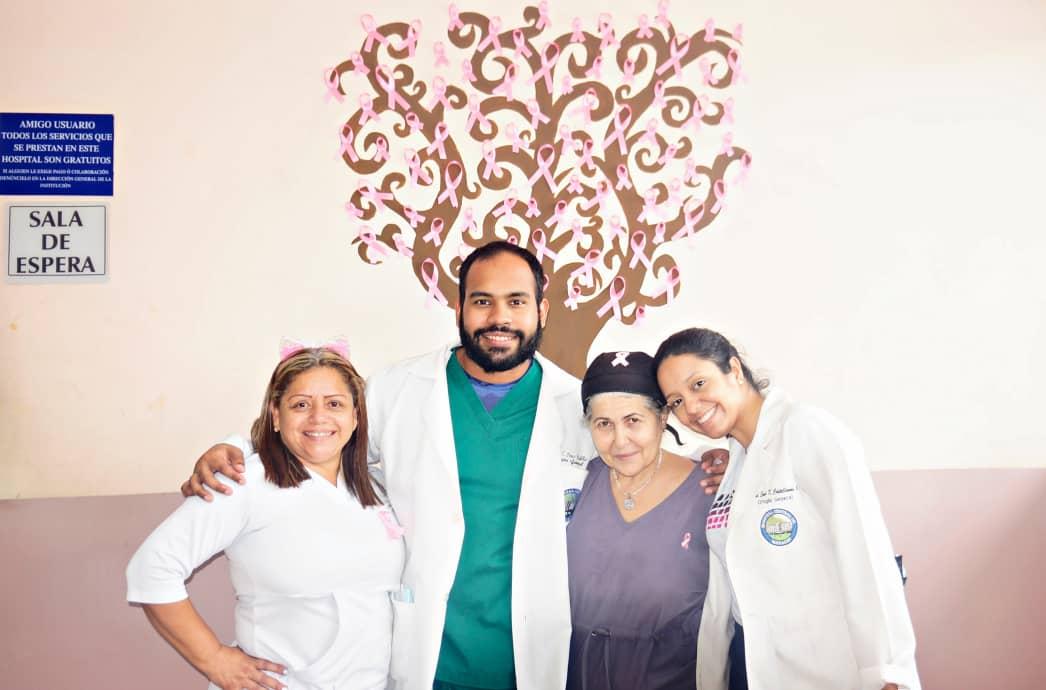 DraMaribelNunez's tweet photo. #20ct Equipo médico y de enfermería del servicio de mastología continúa conmemorando Día Contra el Cáncer de Mama, atendiendo con profesionalismo y mística a las mujeres aragüeñas que asisten diariamente al @Hcmsalud. #10AnosDelGolpeDeTimon
@Soykarinacarpio
@DraShirleySalud https://t.co/APpjLGJH9Z